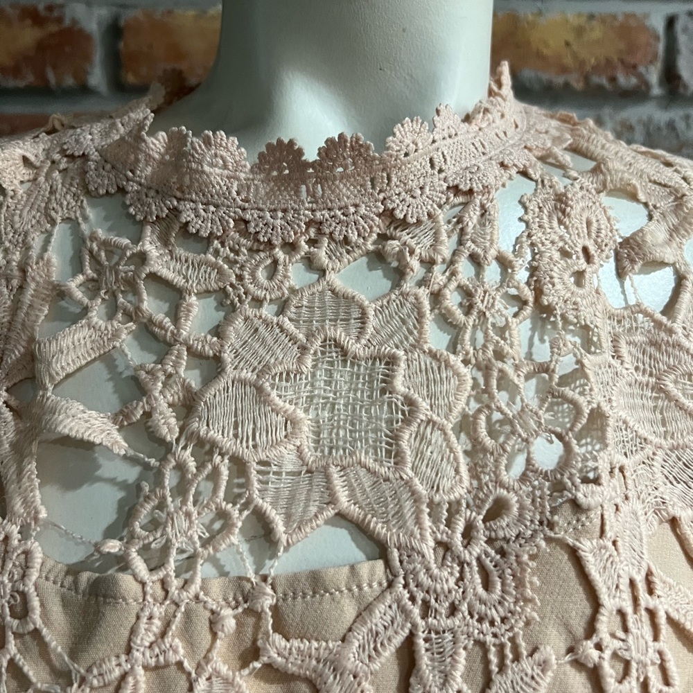 ENDLESS ROSE eyelet dress - Picture 3 of 9